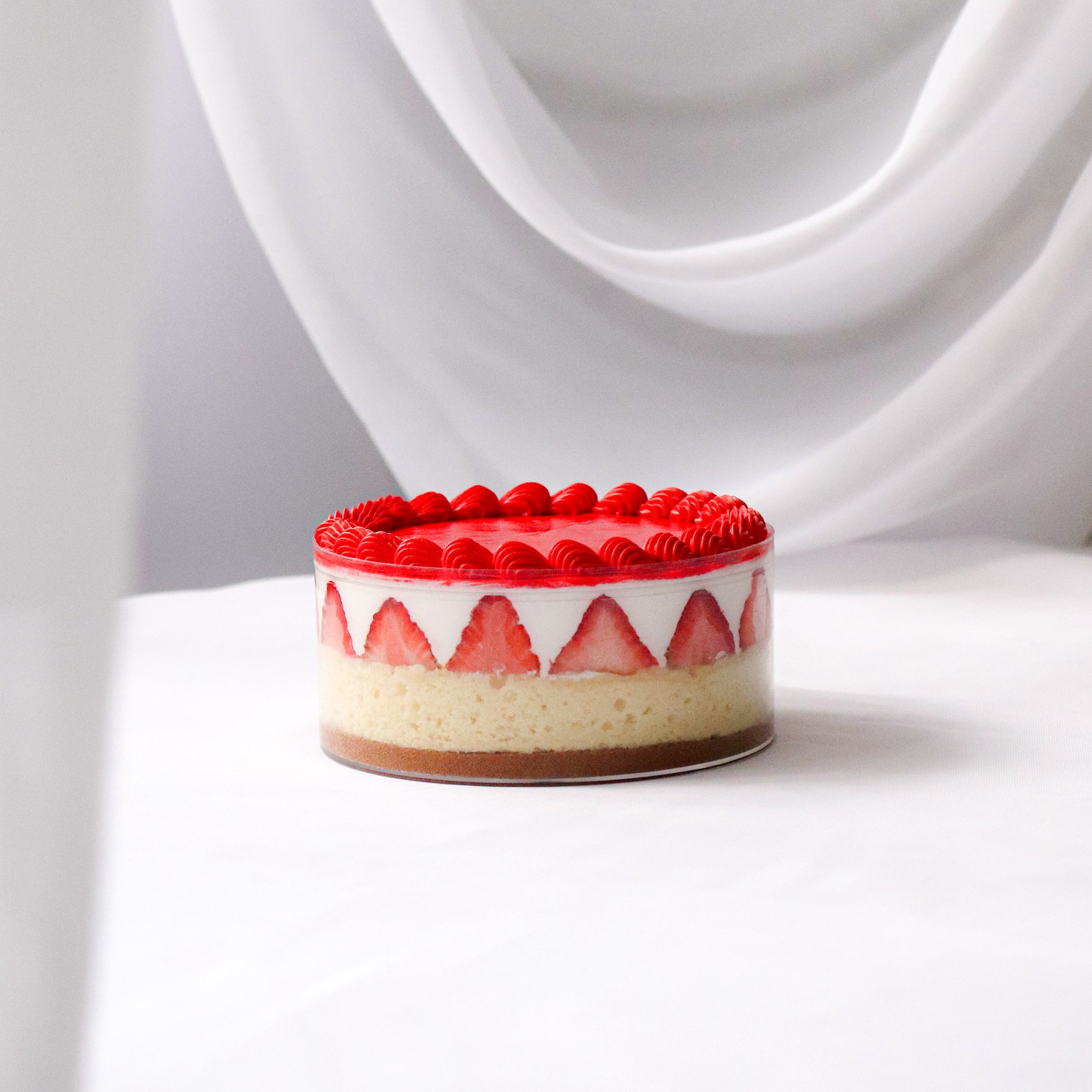 Strawberry Cloud Valentine Aegyo Cake