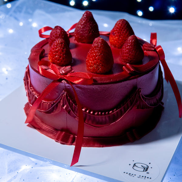 6" Dazzling Merry Strawberry Biscoff Aegyo Cake