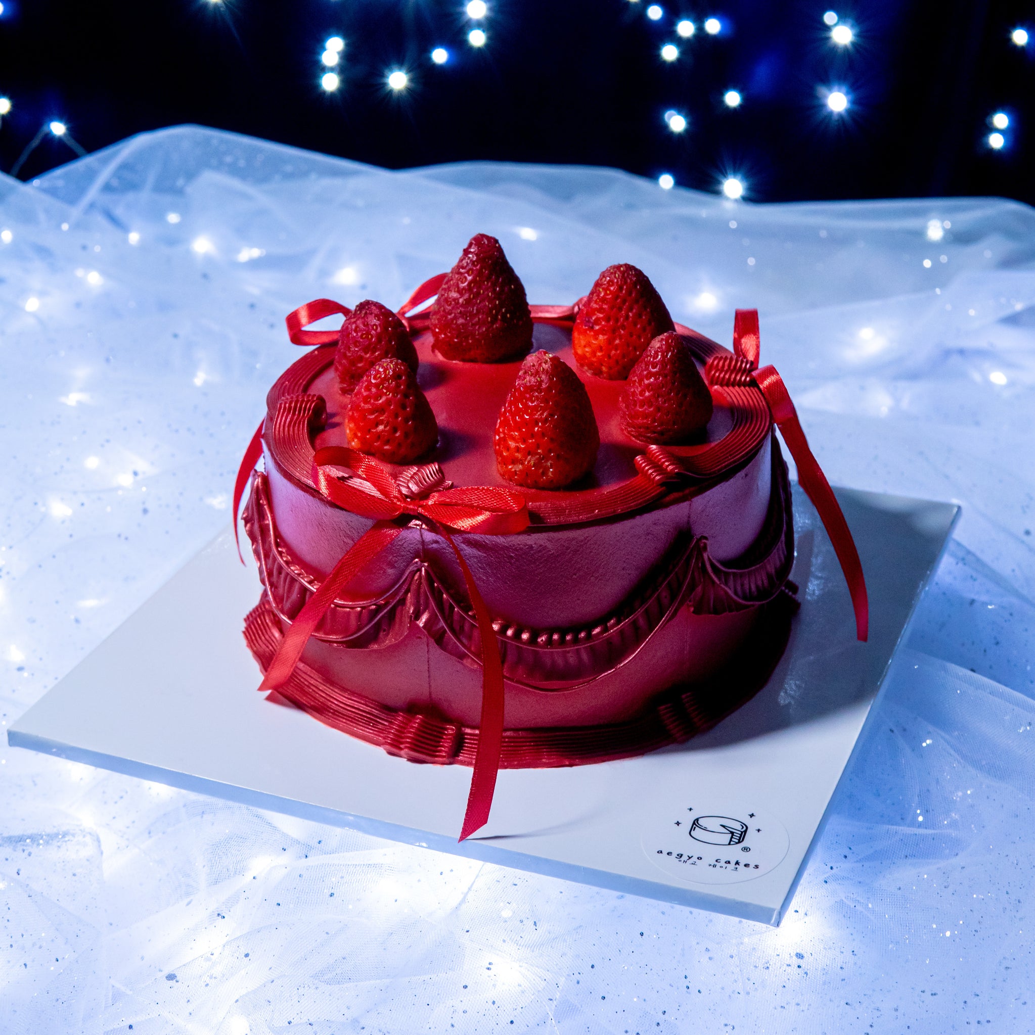 6" Dazzling Merry Strawberry Biscoff Aegyo Cake