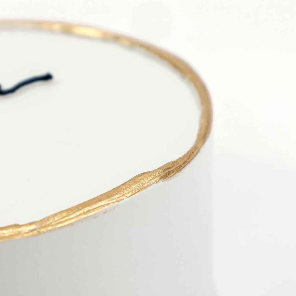 Gold-Rimmed Signature Aegyo Cake Slot Reservation