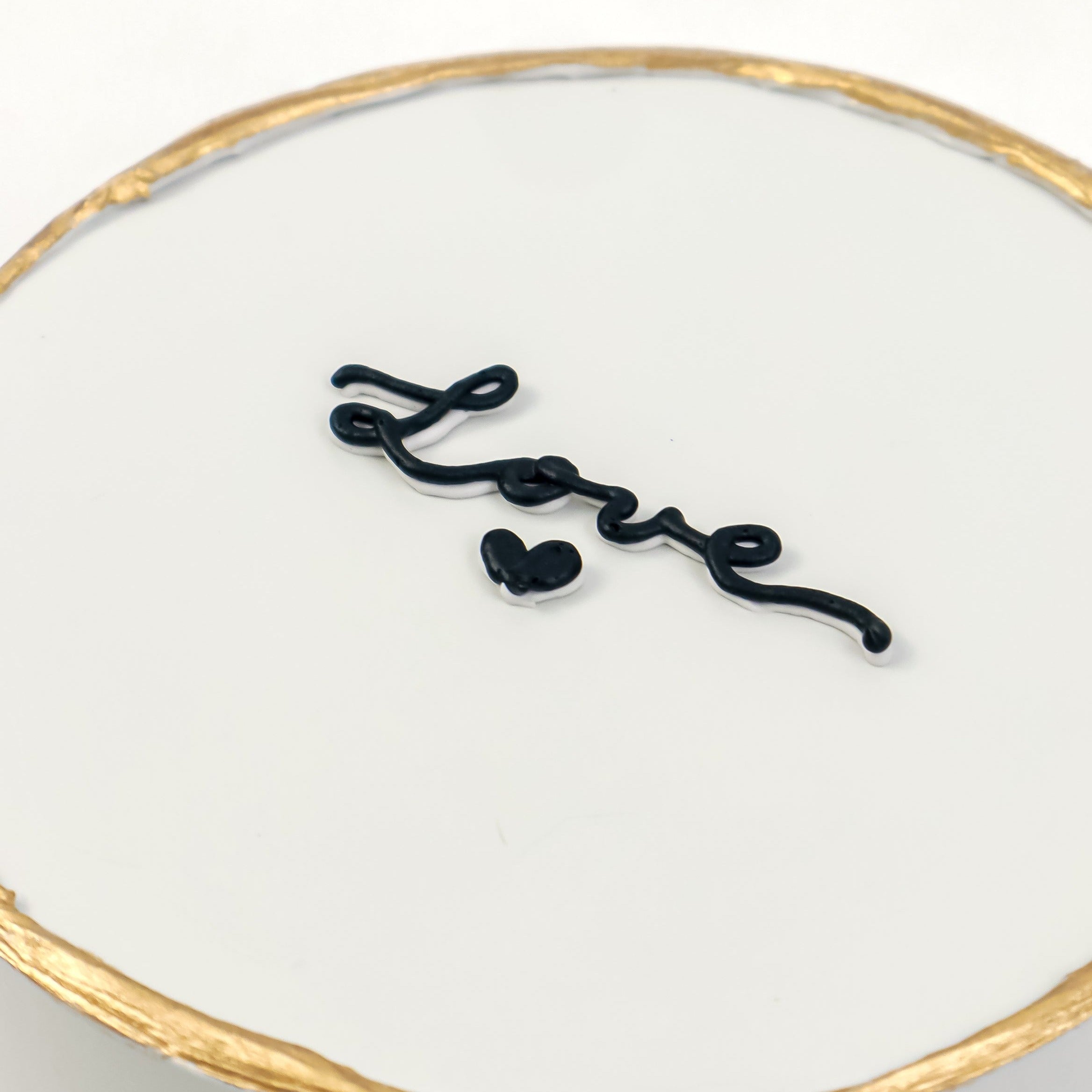 Gold-Rimmed Signature Aegyo Cake Slot Reservation