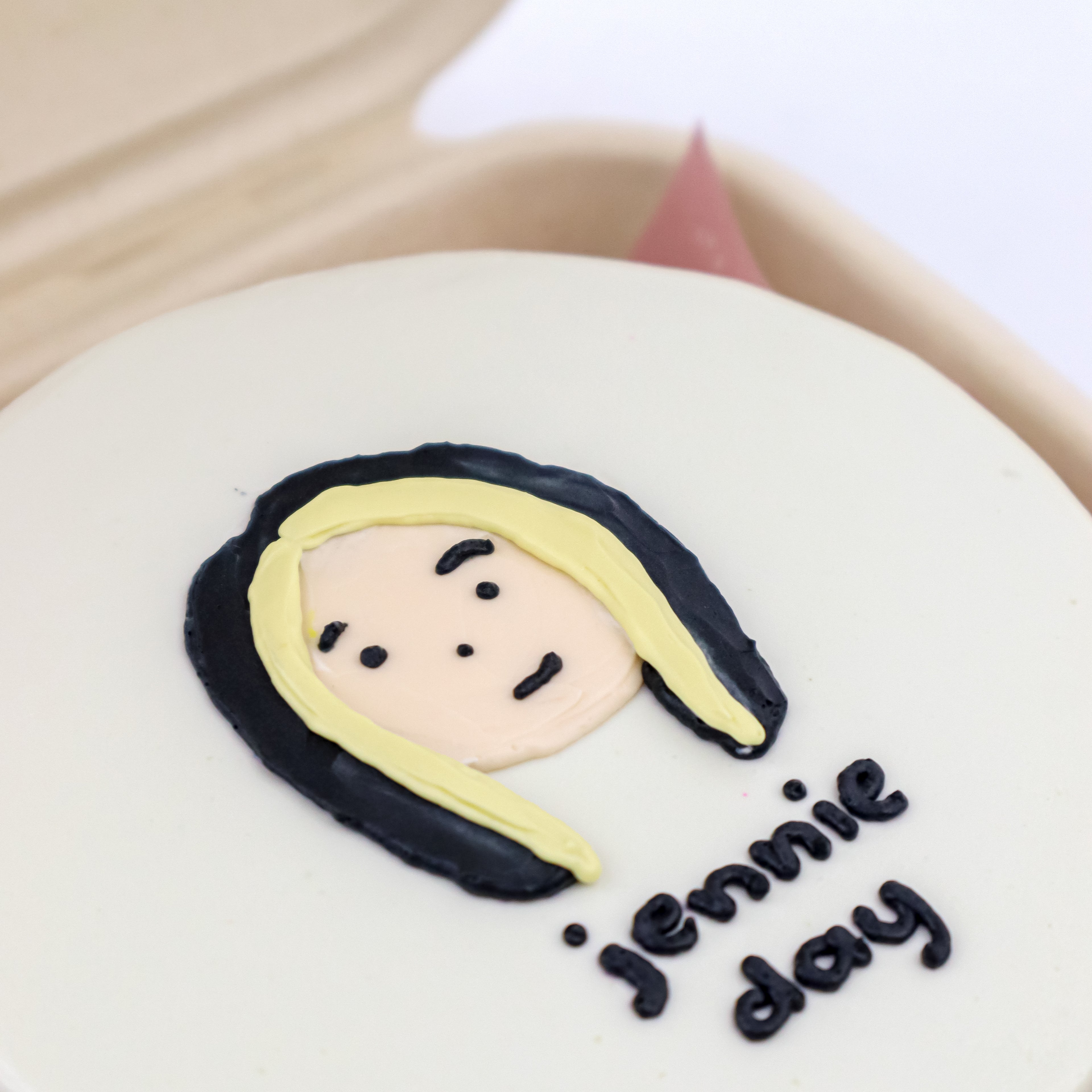 Lunchbox Character Signature Aegyo Cake